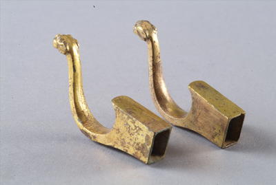 西汉鎏金铜承弓器
